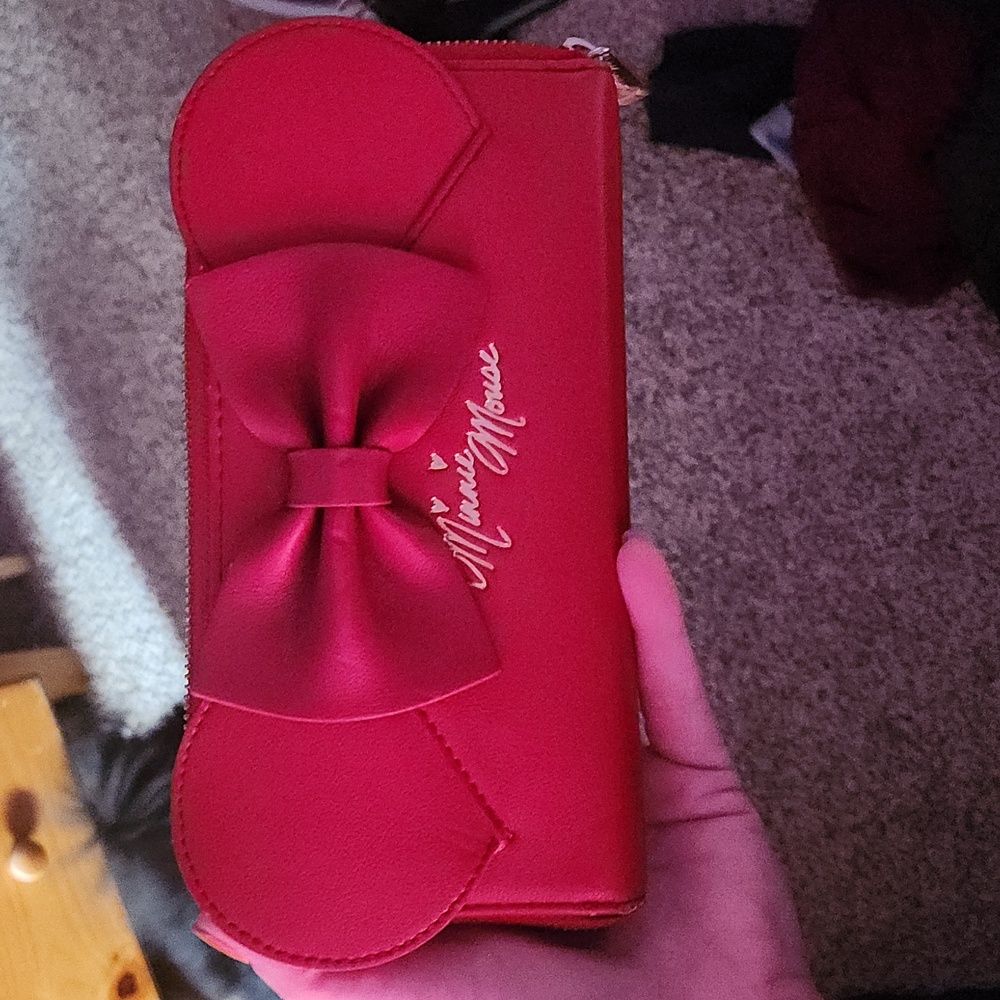 Minnie Loungefly zip wallet, Red